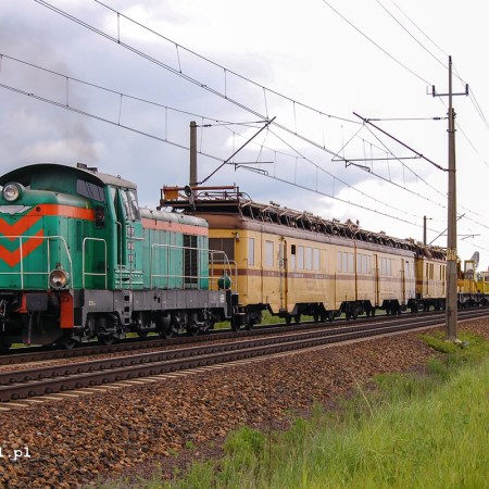 SM42-036 z pociągiem sieciowym nieopodal Buku